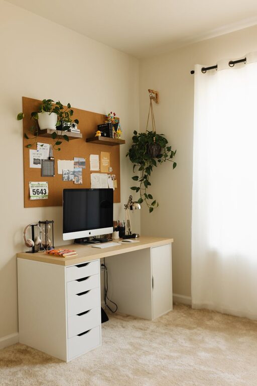 How to Create a Cozy and Productive Home Office Environment